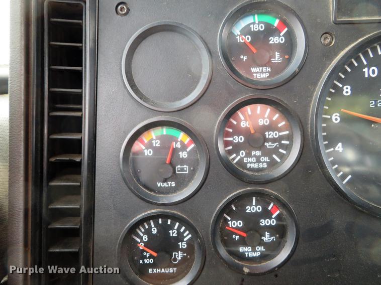 image for item DG3875 1999 Mack CH613 semi truck