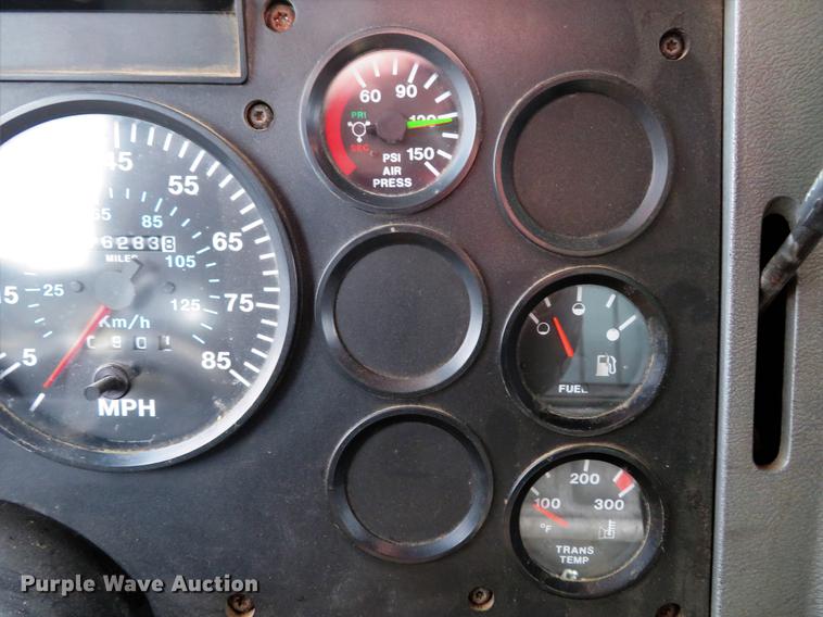 image for item DG3875 1999 Mack CH613 semi truck