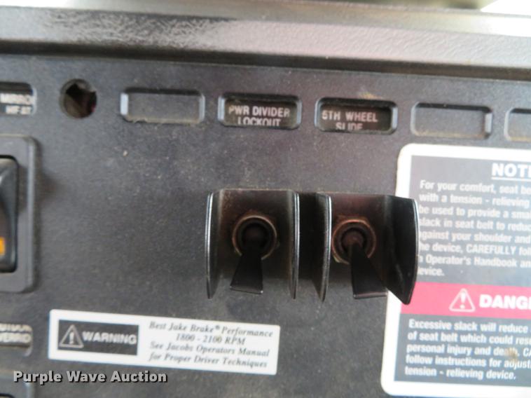 image for item DG3875 1999 Mack CH613 semi truck