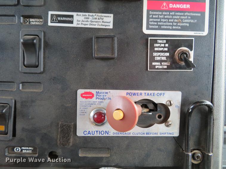 image for item DG3875 1999 Mack CH613 semi truck