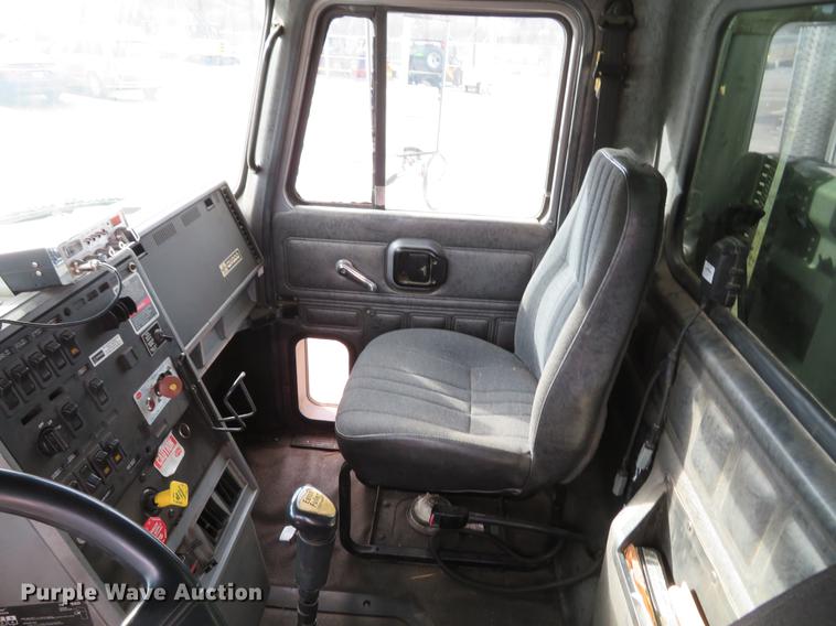 image for item DG3875 1999 Mack CH613 semi truck