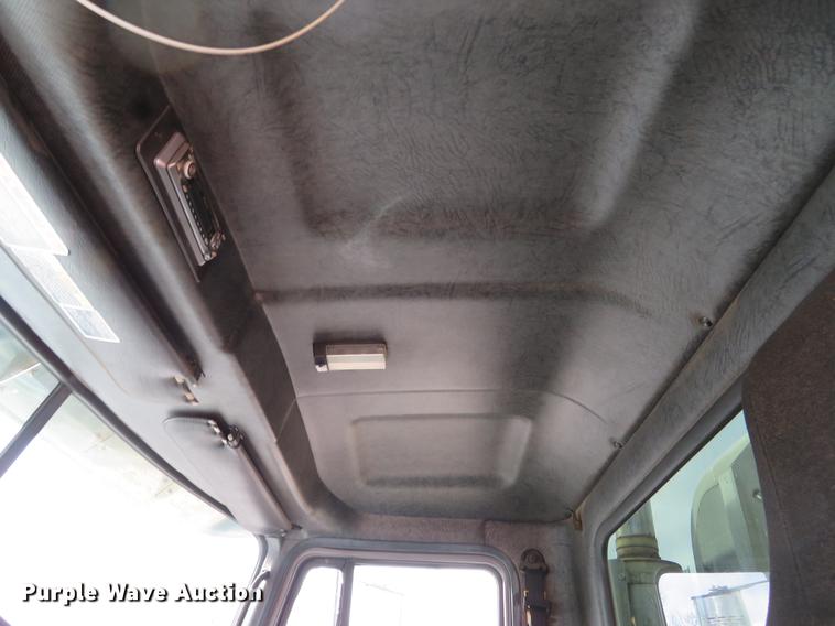 image for item DG3875 1999 Mack CH613 semi truck