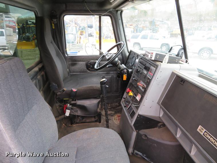 image for item DG3875 1999 Mack CH613 semi truck