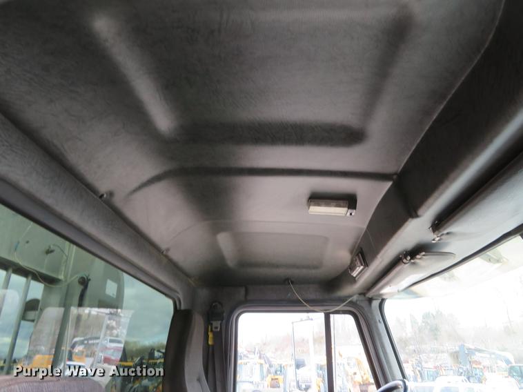 image for item DG3875 1999 Mack CH613 semi truck