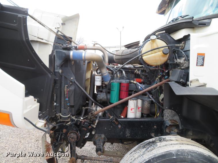 image for item DG3875 1999 Mack CH613 semi truck