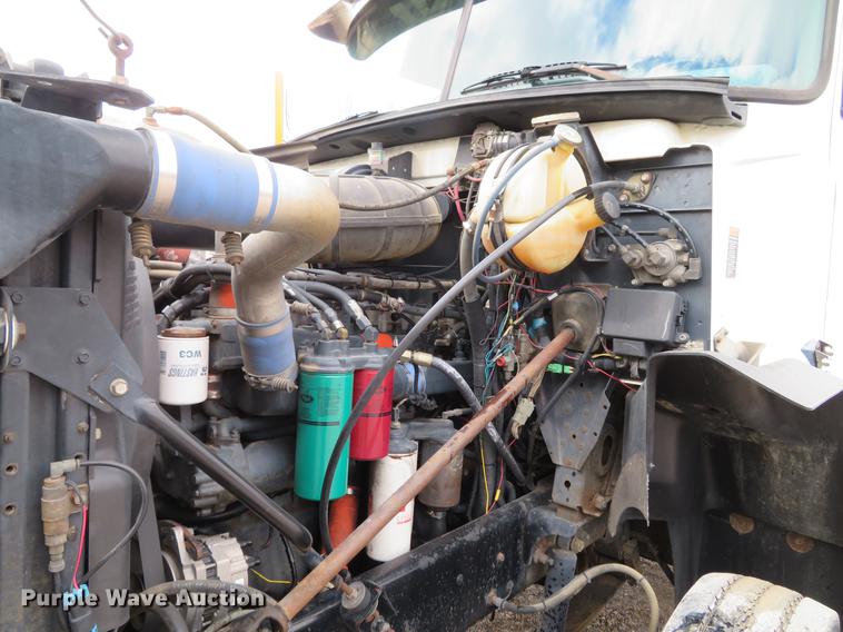 image for item DG3875 1999 Mack CH613 semi truck