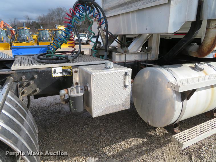 image for item DG3875 1999 Mack CH613 semi truck