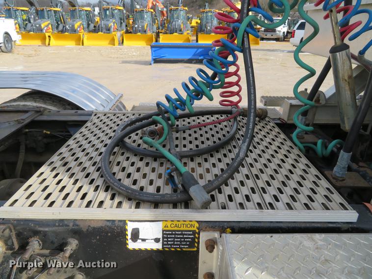 image for item DG3875 1999 Mack CH613 semi truck