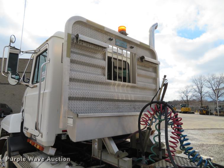 image for item DG3875 1999 Mack CH613 semi truck