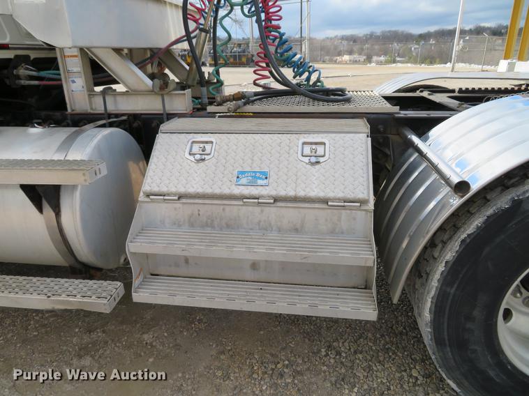 image for item DG3875 1999 Mack CH613 semi truck