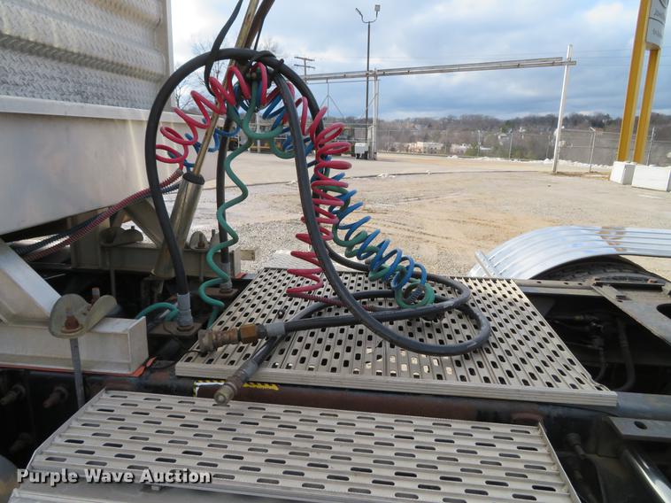 image for item DG3875 1999 Mack CH613 semi truck