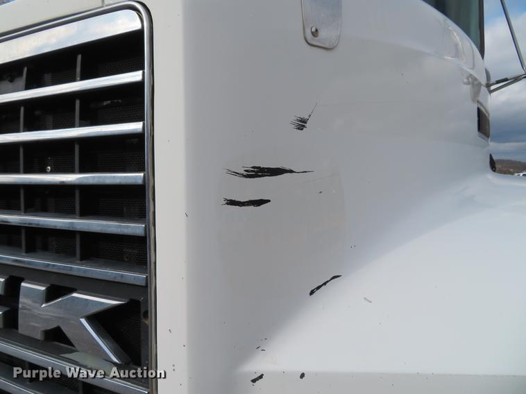 image for item DG3875 1999 Mack CH613 semi truck