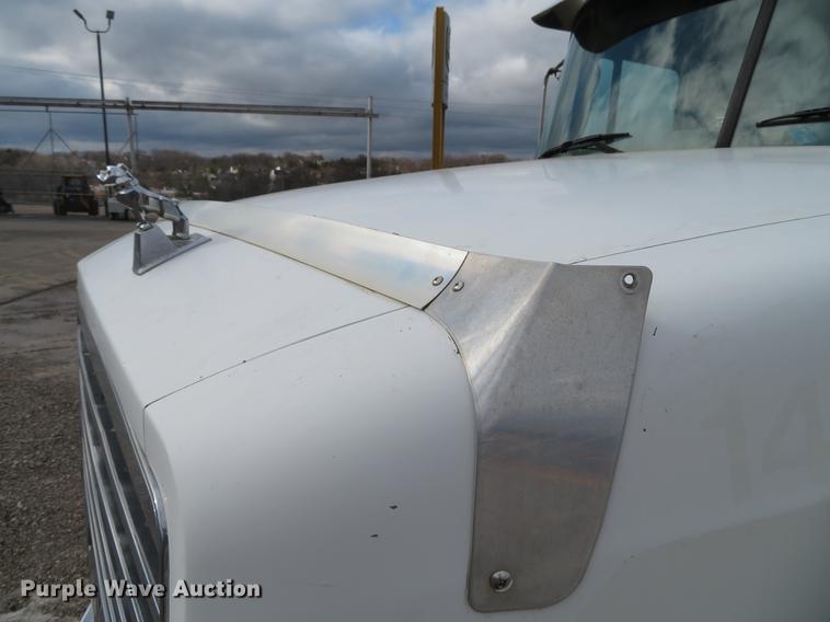 image for item DG3875 1999 Mack CH613 semi truck