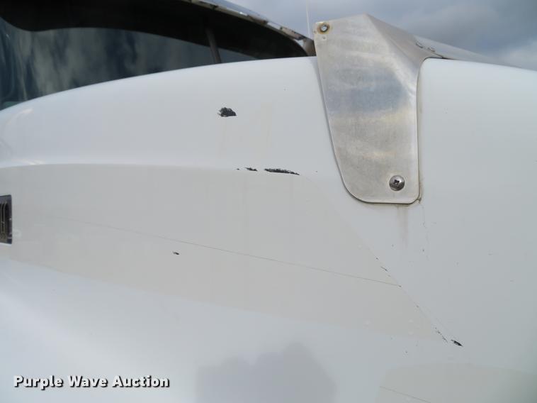 image for item DG3875 1999 Mack CH613 semi truck