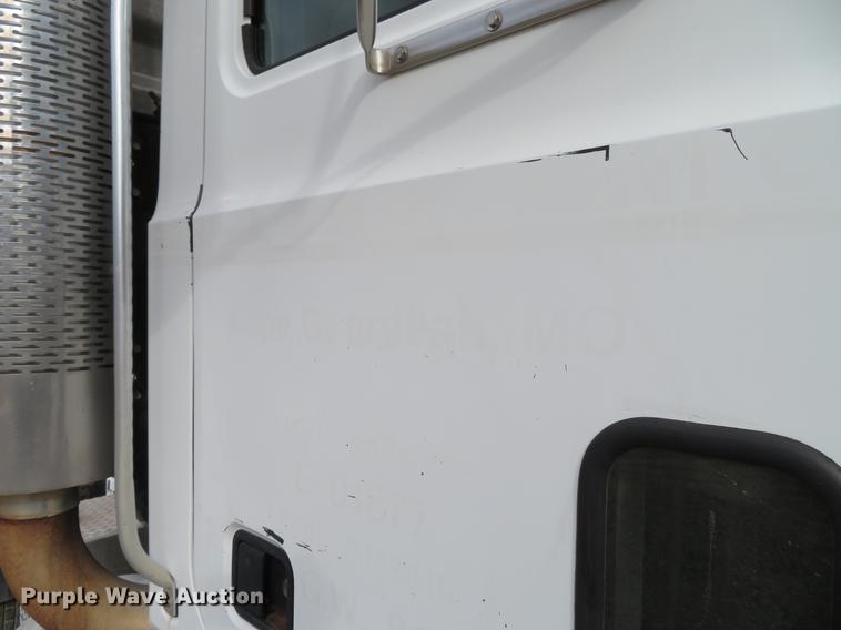 image for item DG3875 1999 Mack CH613 semi truck