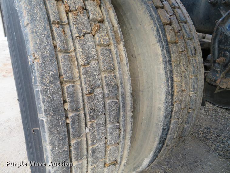 image for item DG3875 1999 Mack CH613 semi truck