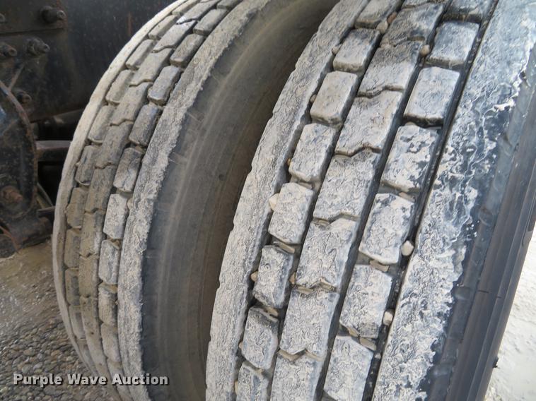 image for item DG3875 1999 Mack CH613 semi truck