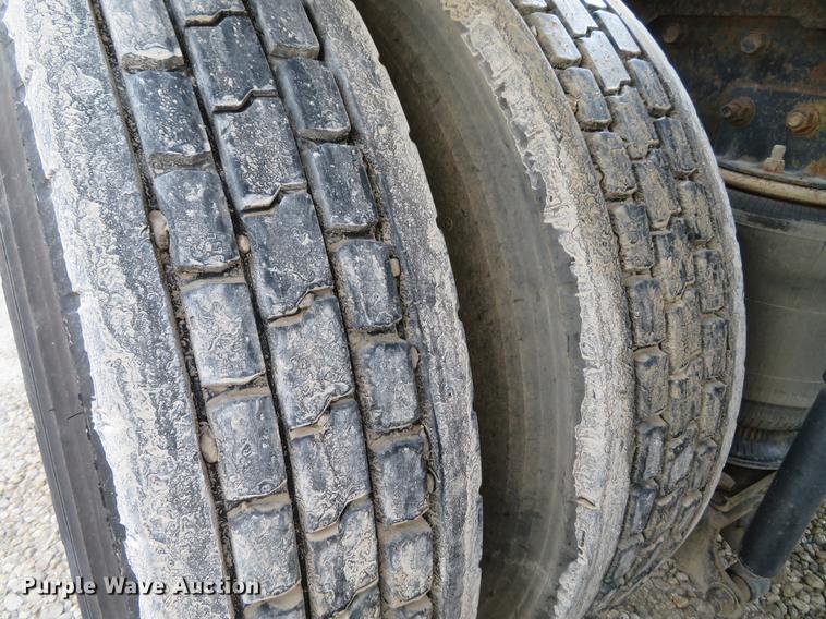 image for item DG3875 1999 Mack CH613 semi truck