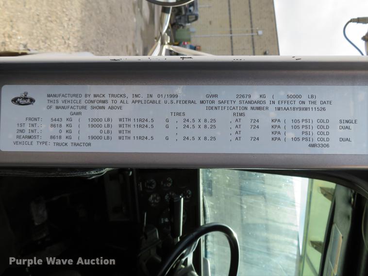 image for item DG3875 1999 Mack CH613 semi truck