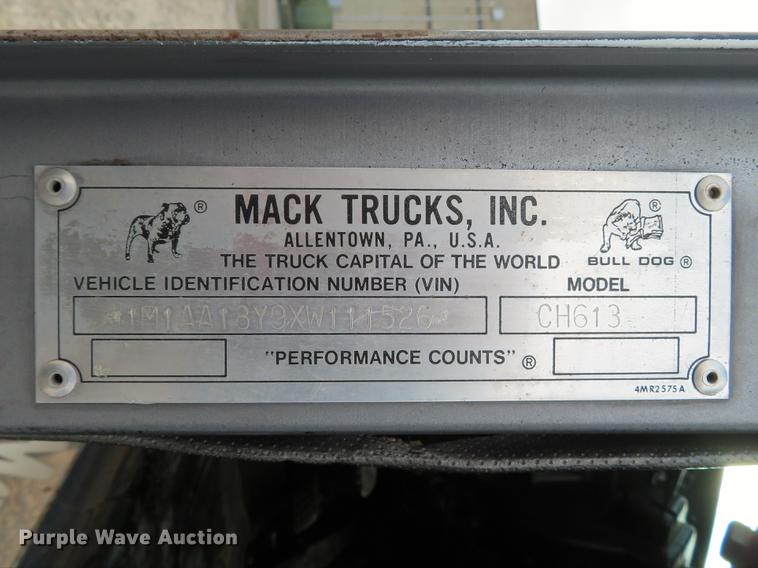 image for item DG3875 1999 Mack CH613 semi truck