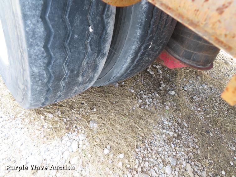 image for item DN9115 2002 Transcraft DTL3000 drop deck trailer