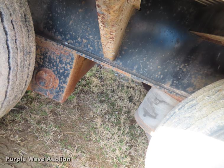 image for item DN9117 2001 Transcraft DTL3000 drop deck trailer