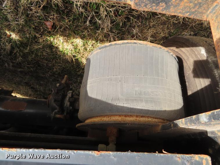 image for item DN9117 2001 Transcraft DTL3000 drop deck trailer