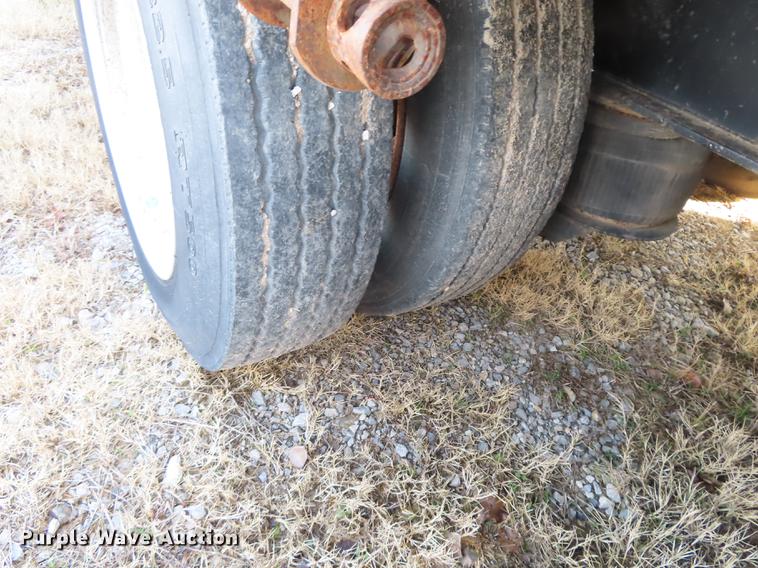 image for item DN9117 2001 Transcraft DTL3000 drop deck trailer