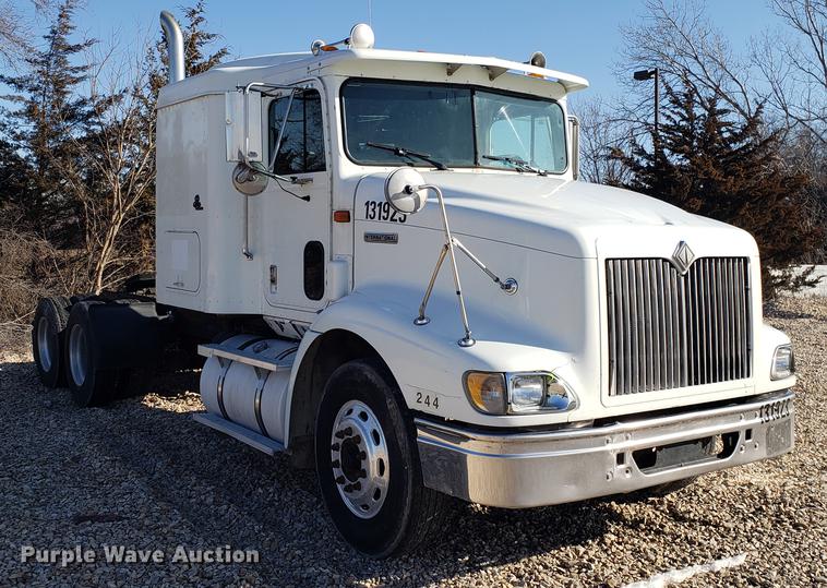 image for item EN9780 1999 International 9200 semi truck