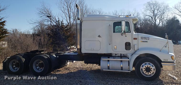 image for item EN9780 1999 International 9200 semi truck