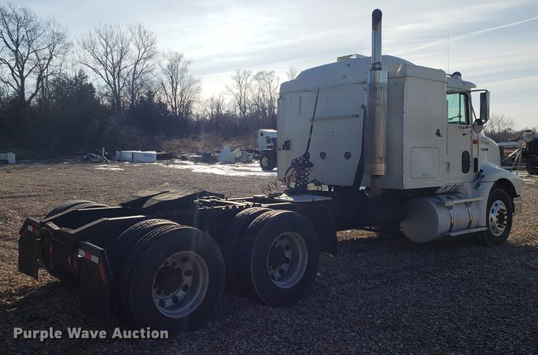 image for item EN9780 1999 International 9200 semi truck