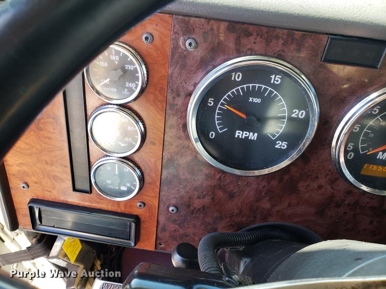 image for item EN9780 1999 International 9200 semi truck