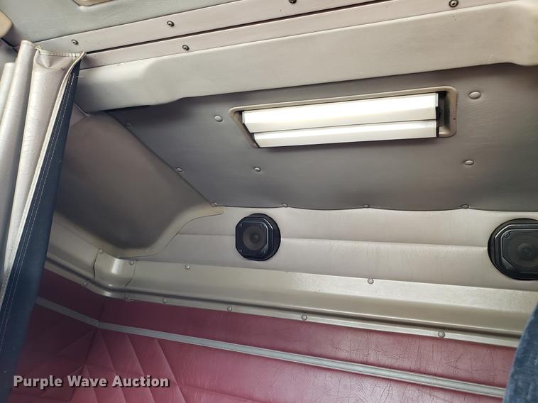 image for item EN9780 1999 International 9200 semi truck