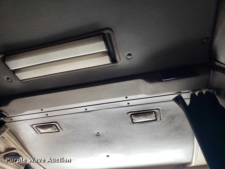 image for item EN9780 1999 International 9200 semi truck