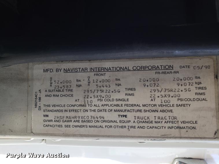 image for item EN9780 1999 International 9200 semi truck