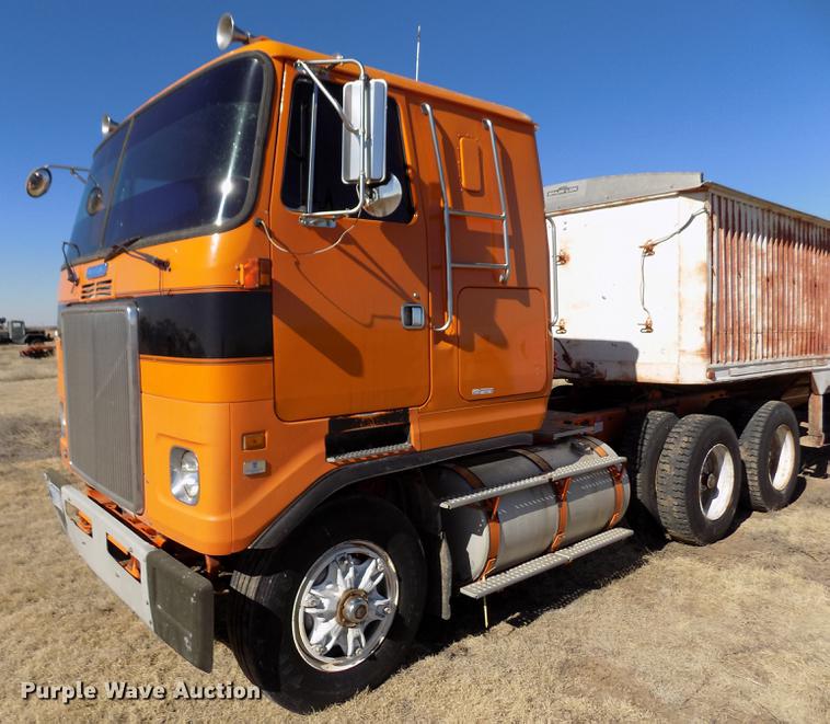 image for item FH9031 1993 Volvo White GMC COE semi truck