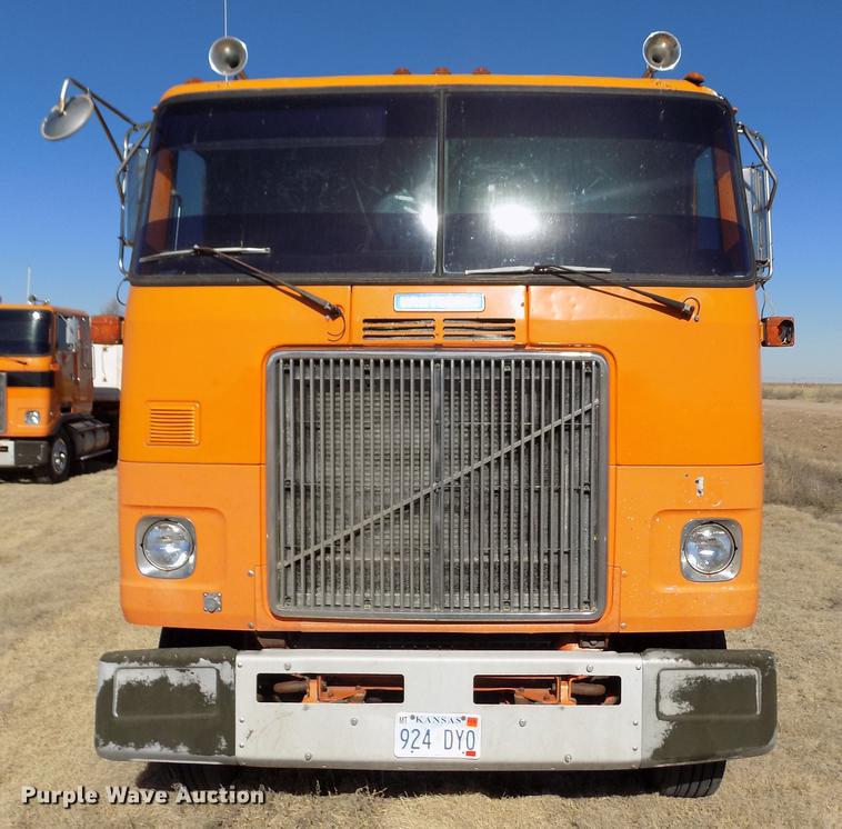 image for item FH9032 1993 Volvo White GMC COE semi truck