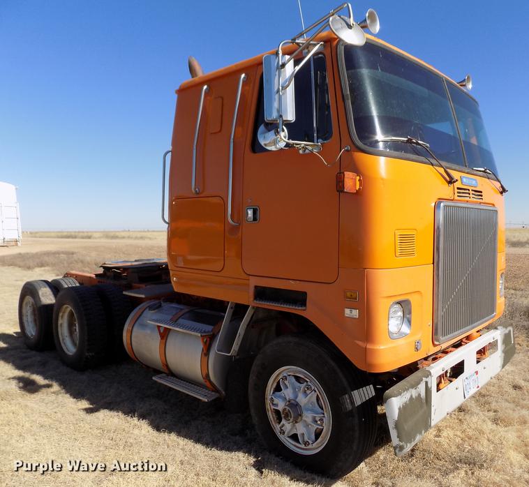 image for item FH9032 1993 Volvo White GMC COE semi truck