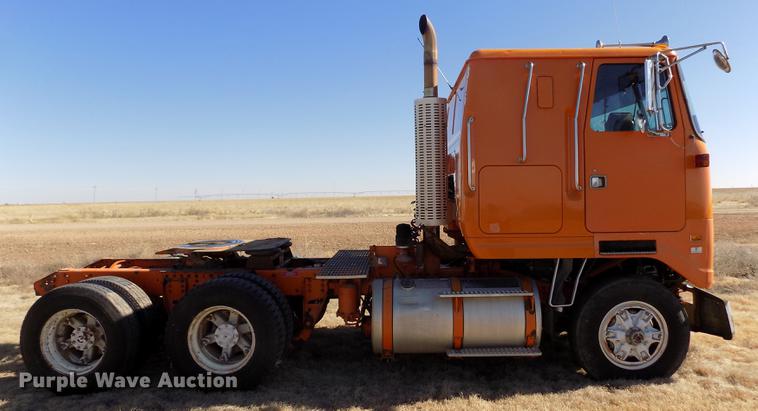 image for item FH9032 1993 Volvo White GMC COE semi truck