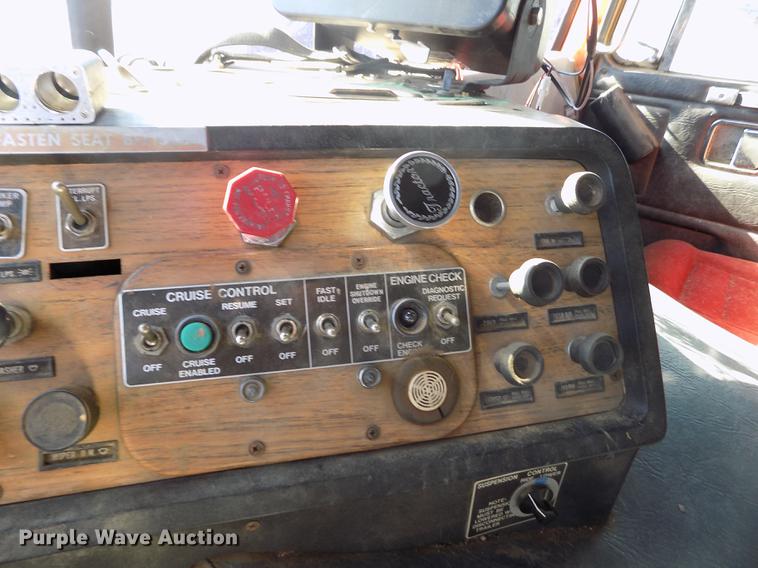 image for item FH9032 1993 Volvo White GMC COE semi truck