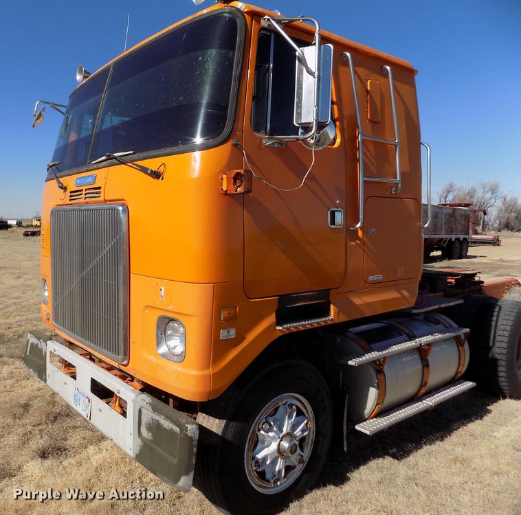 image for item FH9032 1993 Volvo White GMC COE semi truck