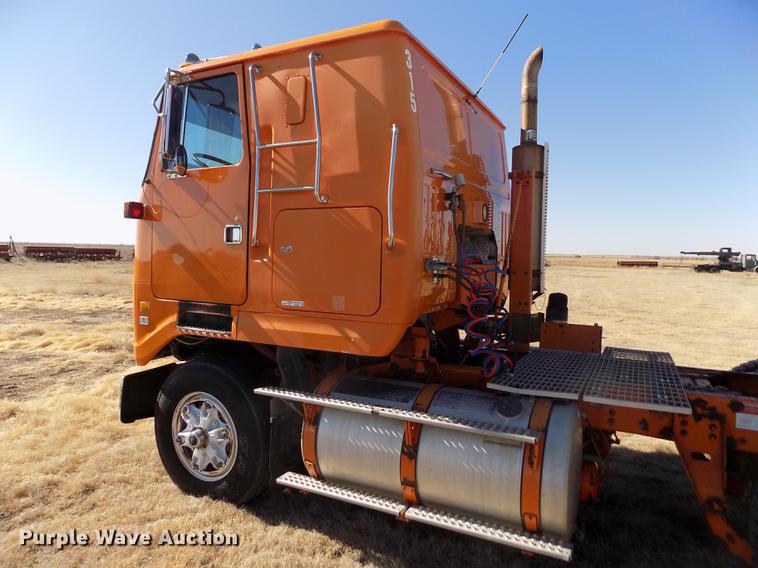 image for item FH9032 1993 Volvo White GMC COE semi truck