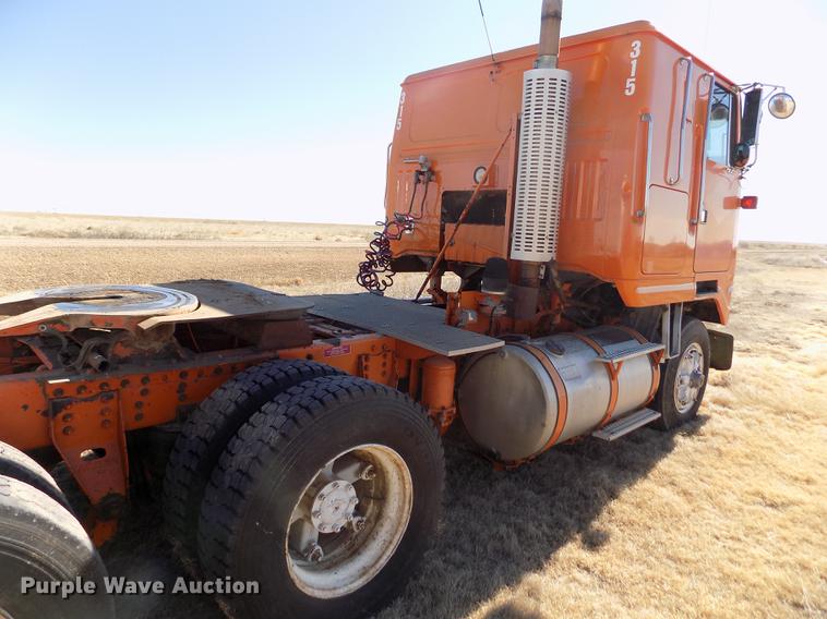 image for item FH9032 1993 Volvo White GMC COE semi truck
