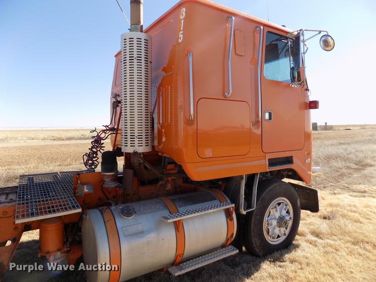 image for item FH9032 1993 Volvo White GMC COE semi truck