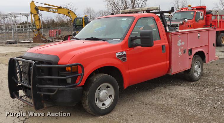 image for item AY9614 2008 Ford F250 Super Duty utility bed pickup truck