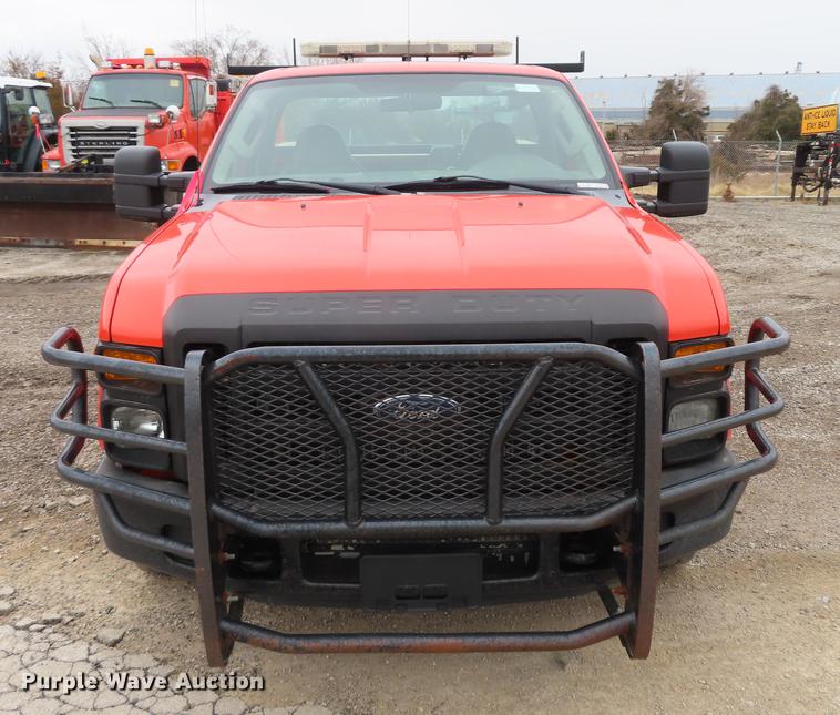 image for item AY9614 2008 Ford F250 Super Duty utility bed pickup truck
