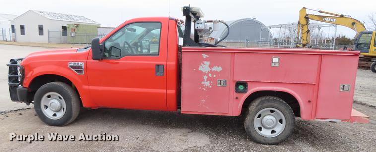 image for item AY9614 2008 Ford F250 Super Duty utility bed pickup truck