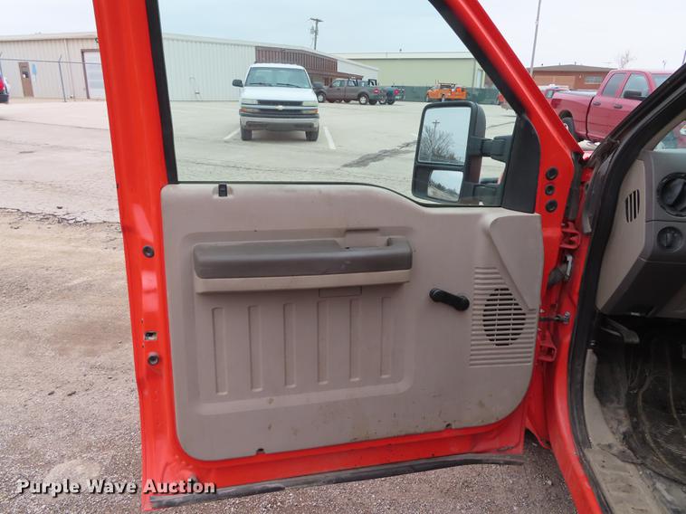 image for item AY9614 2008 Ford F250 Super Duty utility bed pickup truck