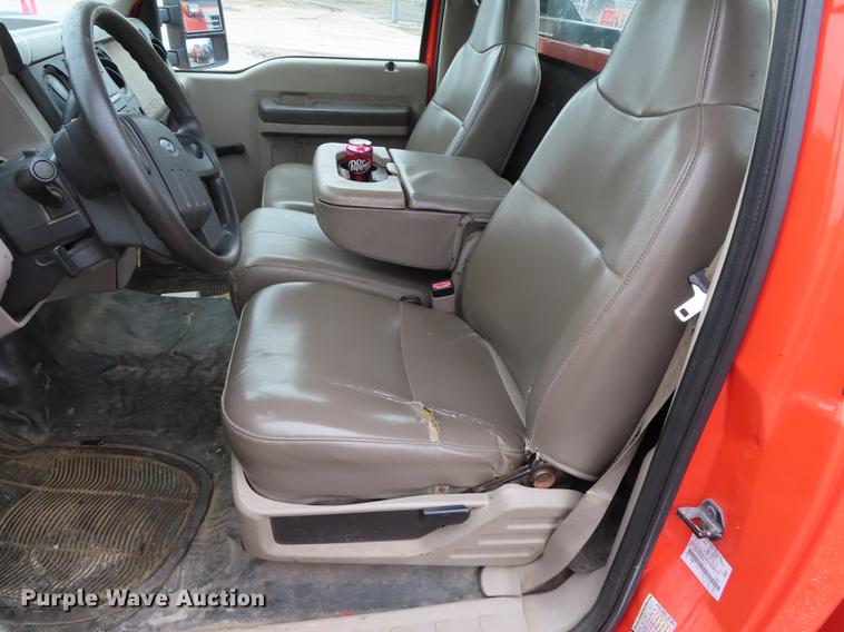 image for item AY9614 2008 Ford F250 Super Duty utility bed pickup truck