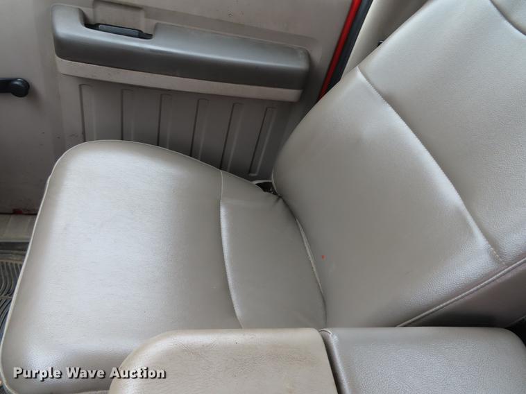 image for item AY9614 2008 Ford F250 Super Duty utility bed pickup truck